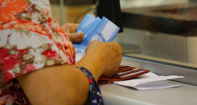 Acusan que docentes aún no reciben Bono de Incentivo al Retiro Voluntario ofrecido en 2021