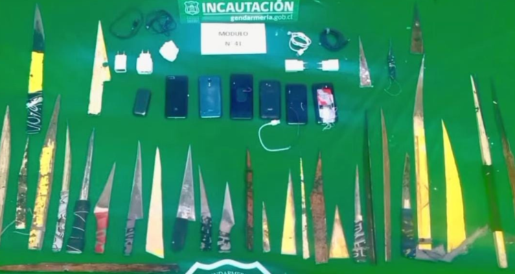 Nuevo allanamiento en cárcel de Valdivia deja decenas de armas blancas incautadas y varios celulares