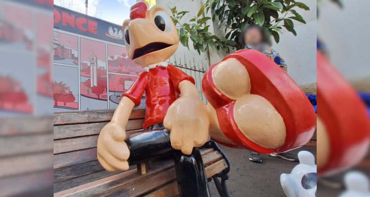 Instalan por tercera vez figura de Condorito tras ser restaurada: Ahora será monitoreada por cámaras