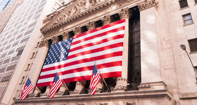 Wall Street abrió en rojo mientras inversores esperan qué dirá la Fed sobre los tipos de interés