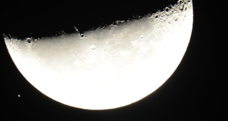 Así se vio la ocultación de Saturno desde Chile: planeta se escondió detrás de la Luna