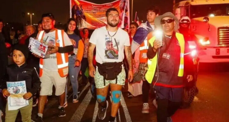 Padre de Dante lleva 28 días caminando para costear tratamiento de hijo: faltan $3 mil millones
