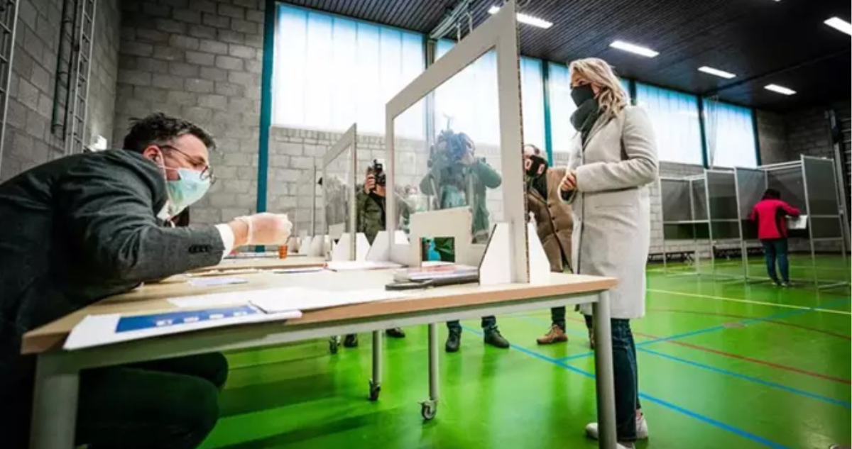 Imagen de archivo de un centro de votación en Países Bajos