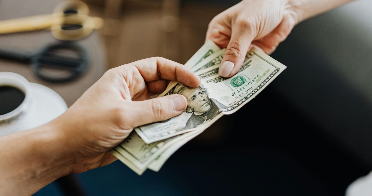 Informe revela los países más generosos del mundo: revisa en qué lugar está Chile y qué se consideró