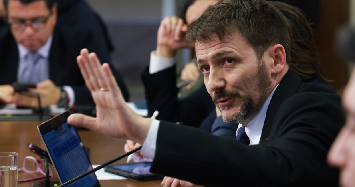 ministro Pardow en comisión de la Cámara, que tiene por objetivo de que explique el real incremento que sufrirán las cuentas de electricidad, a partir del mes de julio próximo, con ocasión de la entrada en vigencia de la ley de Estabilización de Tarifas Eléctricas.