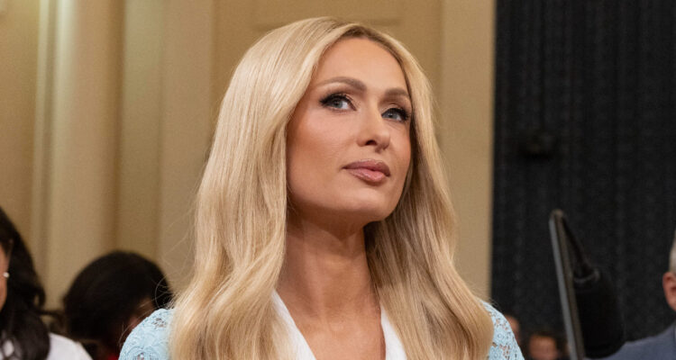 Paris Hilton relató el “trato inhumano” que vivió en internado de EE.UU: “Abusaron sexualmente de mí”