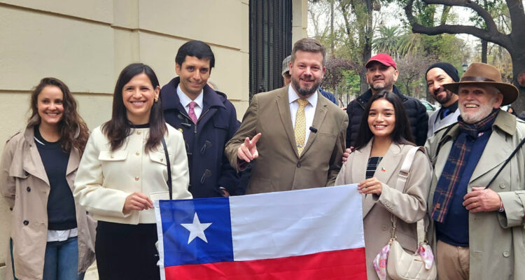 Partido Nacional Libertario del diputado Kaiser oficializa inscripción en Servel