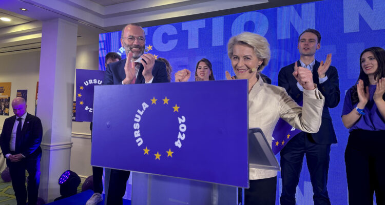 El presidente del PPE, Manfred Weber, junto a la presidenta de la Comisión Europea, Ursula von der Leyen