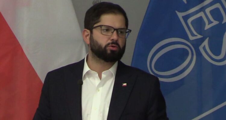 “No hay ninguna excusa”: oposición arremete contra Presidente Boric tras continuar gira por Europa