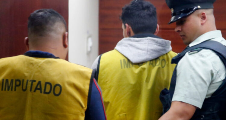 Tres sujetos quedan en prisión por robo con homicidio a estudiante dentro de bus RED en La Cisterna