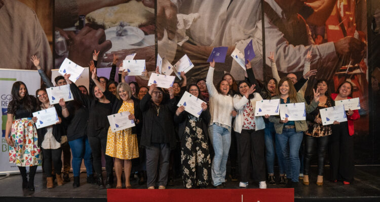 Programa de empleabilidad femenina capacitó a 240 mujeres como manipuladoras de alimentos en Bío Bío