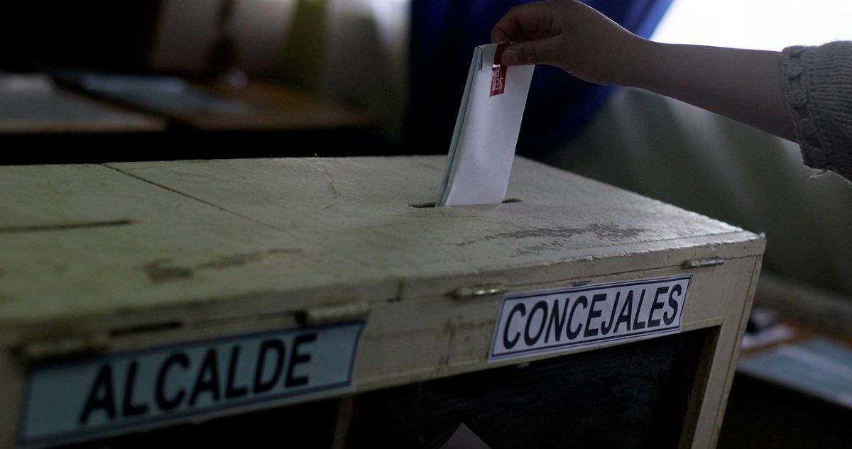 Proyecto busca que candidatos residan en comuna a la que se postulan para evitar “turismo electoral”