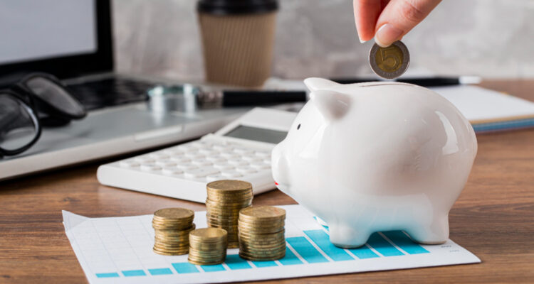 Proyecto expone desafíos para cerrar brechas en educación financiera de mujeres y estudiantes