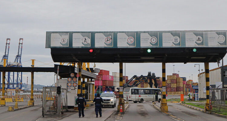Continúa la tensión a un mes del acuerdo que terminó con la paralización en el Puerto de Coronel