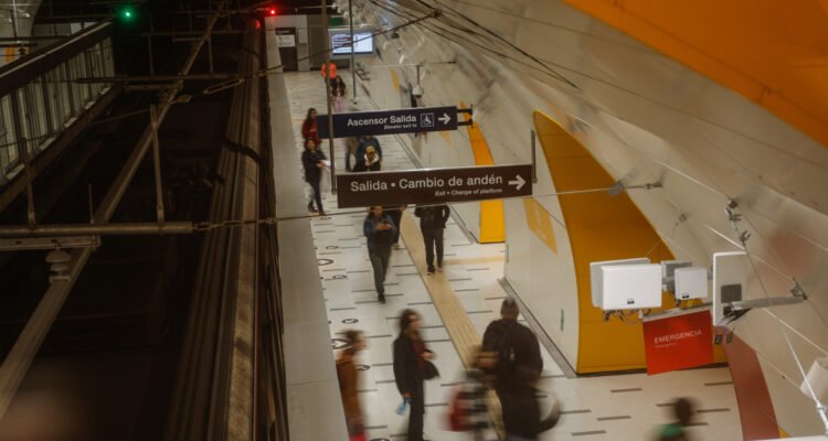 Reanudan operación de estación Matta de la Línea 3 del Metro de Santiago tras 10 horas cerrada