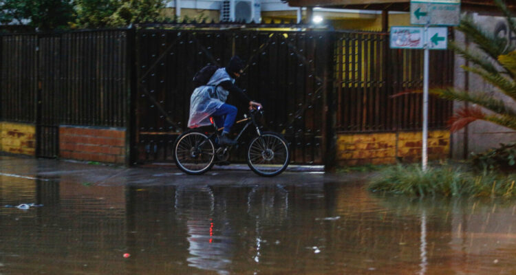 Revisa las comunas con clases suspendidas por pronóstico de intensas lluvias en Ñuble y Bío Bío