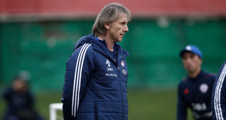 Ricardo Gareca no dio pistas sobre formación de Chile ante Perú.