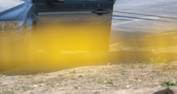 Hombre se defiende a balazos de tres delincuentes que intentaron robarle su vehículo