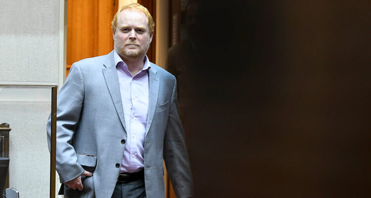 Rojo Edwards durante una sesión del senado en el congreso nacional de Valparaíso.