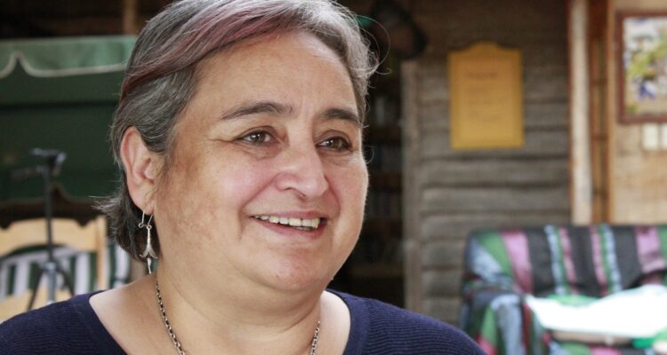 Rosabetty Muñoz gana Premio Iberoamericano Pablo Neruda: “Observa en detalle amoroso la destrucción”