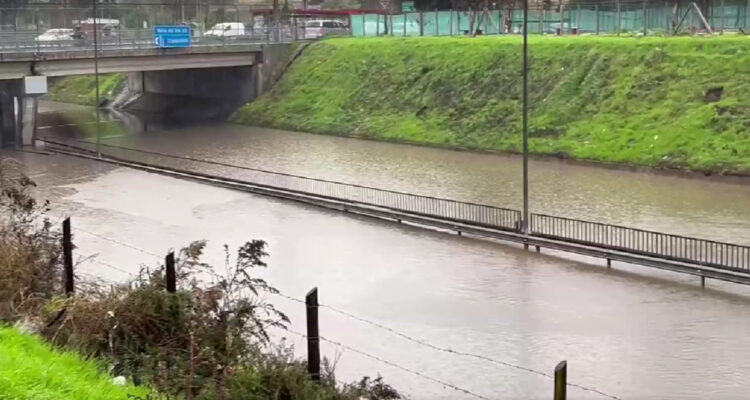 Por tercera vez: Ruta 68 nuevamente cerrada a la altura de Pudahuel por inundación de paso bajo nivel