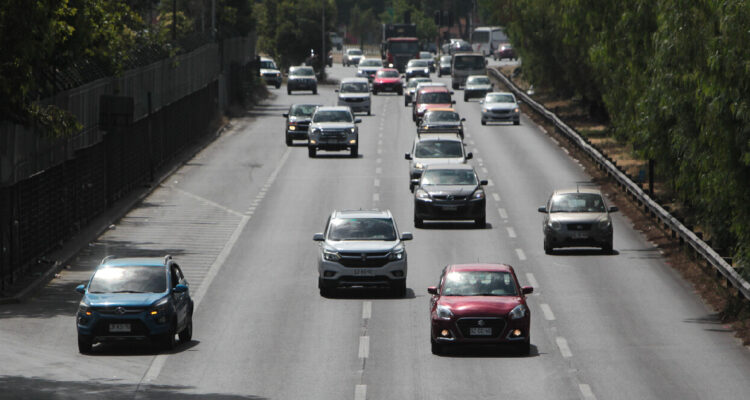 imagen contexto de autos por autopista