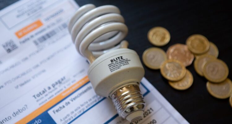 Gobierno asegura que está analizando “distintas propuestas” para enfrentar alza de tarifas eléctricas