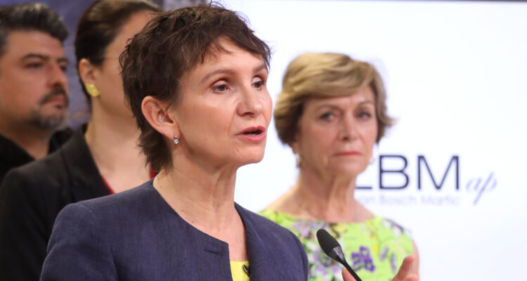 Tohá pide a Matthei “dejar el barro” y “seriedad” ante dichos de financiamiento narco en política