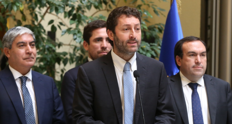 UDI insiste en regreso de Boric desde Europa