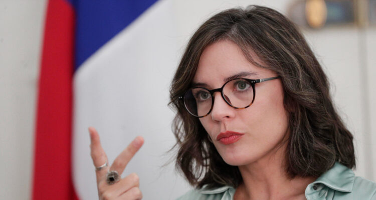 Ministra Vallejo acusa interés electoral tras críticas de Matthei y Kast contra presidente Boric