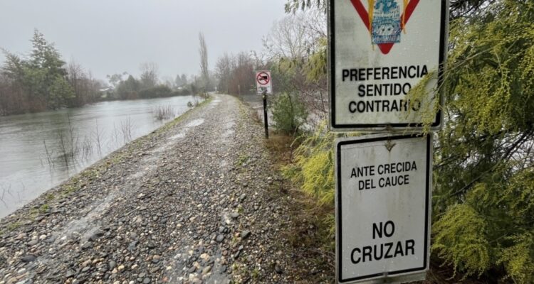 Vecinos de Isla Huape temer quedar nuevamente aislados por crecida de río en futuro sistema frontal