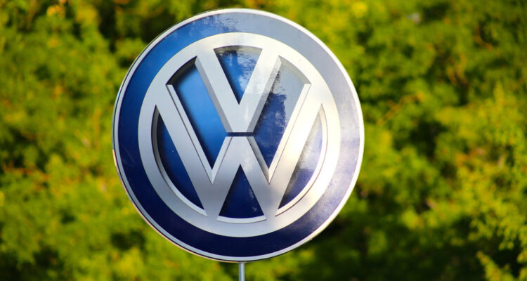 Volkswagen firma acuerdo con automotriz china para cooperación en materia tecnológica y energética