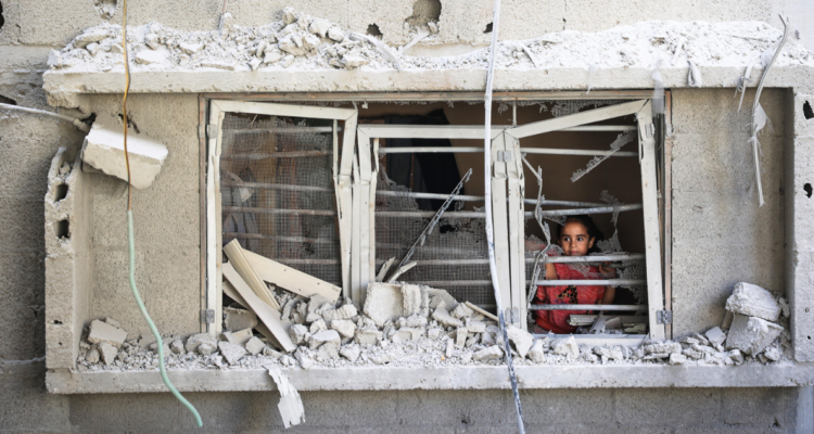 16 muertos deja ataque israelí contra una escuela de la UNRWA en Gaza