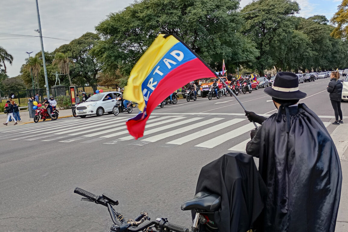 Decenas de miles de venezolanos se movilizan alrededor del mundo por decisiva jornada de elecciones