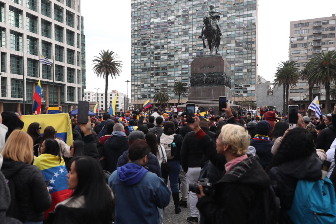 Decenas de miles de venezolanos se movilizan alrededor del mundo por decisiva jornada de elecciones