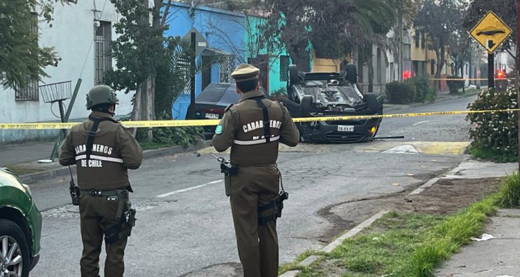 Vehículo volcado en Recoleta.
