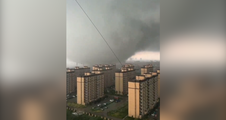 Al menos cinco muertos y 83 heridos deja el paso de un tornado en China
