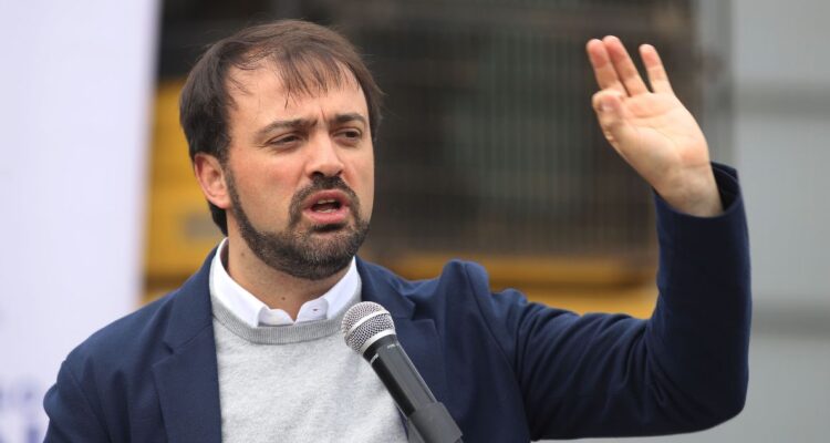 Alcalde Sharp no descarta candidatura presidencial para 2025: “Es algo que estamos discutiendo”