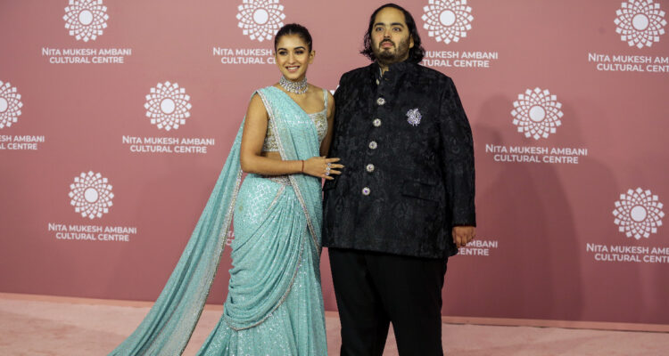 Tiene tanto dinero que escatima en nada: El escandaloso gasto del más rico de Asia en boda de su hijo