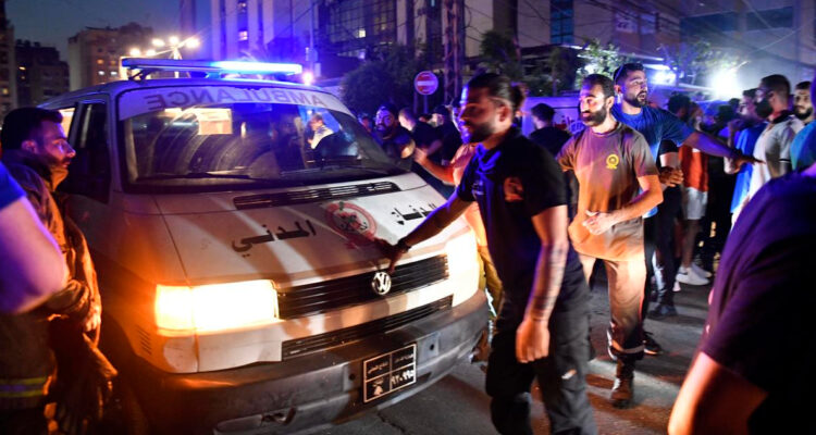 Una mujer muerta deja ataque de Israel contra Beirut en represalia por ataque de Hezbolá contra niños