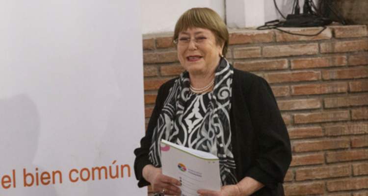 Bachelet cita a reunión a los presidentes de partidos oficialistas para “fortalecer la unidad”