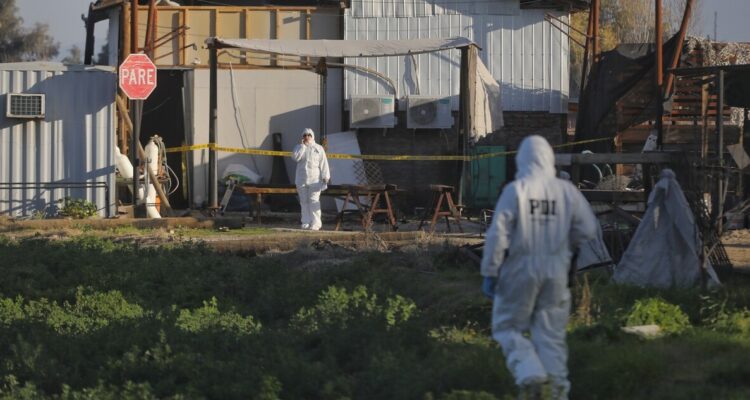 Cuerpos de los cinco asesinados en Lampa fueron retirados hace pocas horas