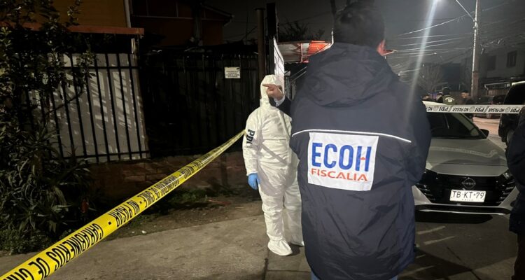 Encuentran muerto con impactos de bala a hombre al interior de camioneta en Quilicura