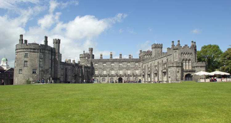 Sortean 400 becas para estudiar inglés en Irlanda: conoce los requisitos y hasta cuándo postular