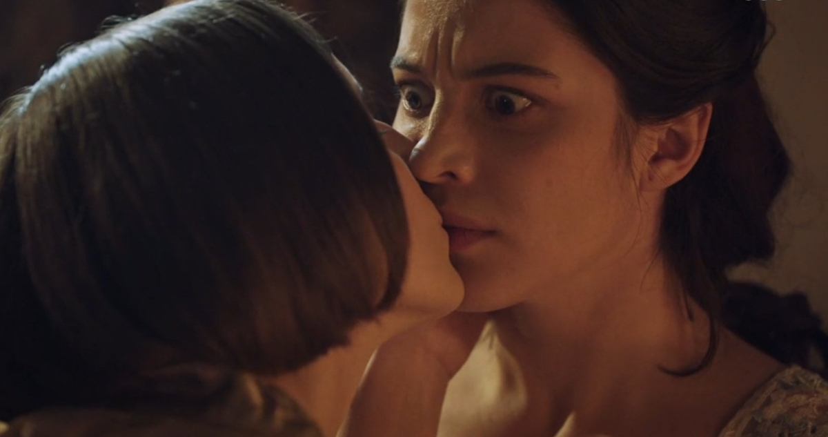 Beso entre Lucrecia y Teresita en ‘El Señor de la Querencia’