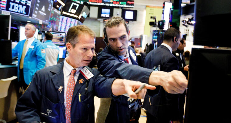 El Nasdaq cierra su peor día desde 2022 luego de los “decepcionantes” resultados de Tesla y Alphabet