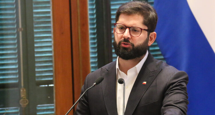 Boric considera “prioritario” el corredor bioceánico que unirá al Atlántico y el Pacífico