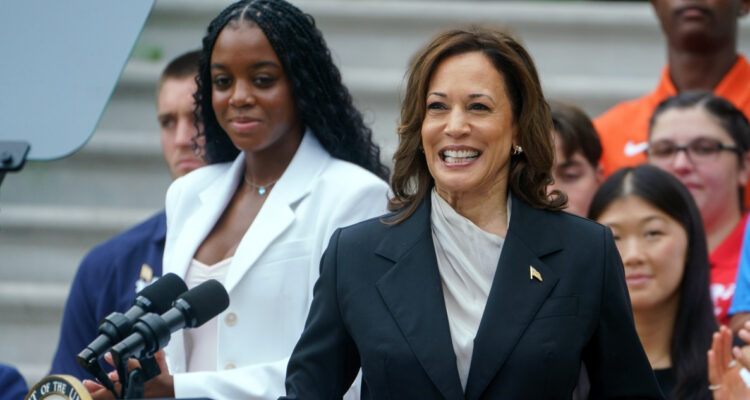 Kamala Harris logra el apoyo para ser nominada como candidata demócrata a la Presidencia de EEUU