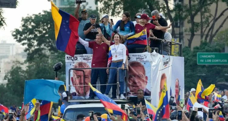 Candidato antichavista Edmundo González invita a todos los venezolanos a volver al país