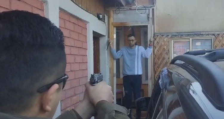 Carabinero balea a delincuente que lo asaltó y golpeó brutalmente en Peñalolén: uniformado está grave